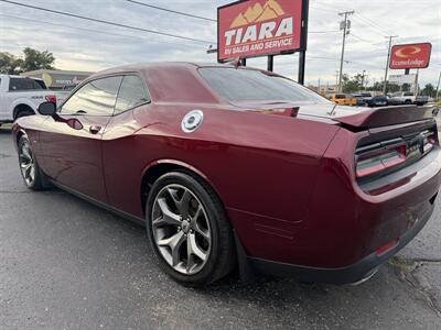 2017 Dodge Challenger R/T - Photo 5 - Elkhart, IN 46514