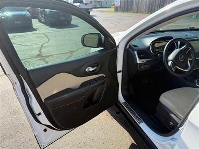 2016 Jeep Cherokee LATITUDE   - Photo 8 - Elkhart, IN 46514
