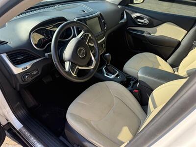 2016 Jeep Cherokee LATITUDE   - Photo 9 - Elkhart, IN 46514