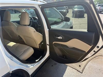 2016 Jeep Cherokee LATITUDE   - Photo 10 - Elkhart, IN 46514
