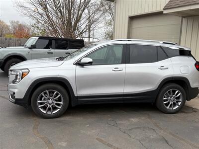 2022 GMC Terrain SLT   - Photo 2 - Elkhart, IN 46514