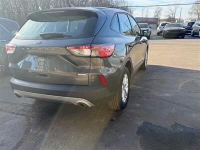 2020 Ford Escape SE   - Photo 8 - Elkhart, IN 46514