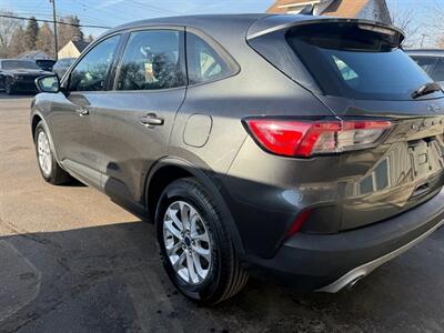 2020 Ford Escape SE   - Photo 6 - Elkhart, IN 46514