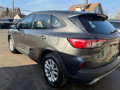 2020 Ford Escape SE   - Photo 5 - Elkhart, IN 46514