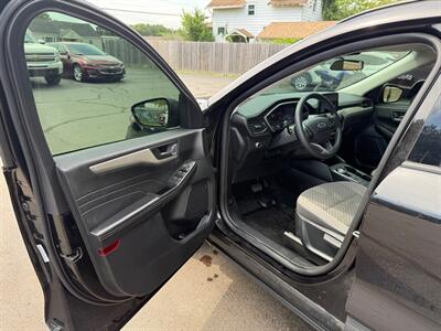 2022 Ford Escape SE   - Photo 6 - Elkhart, IN 46514