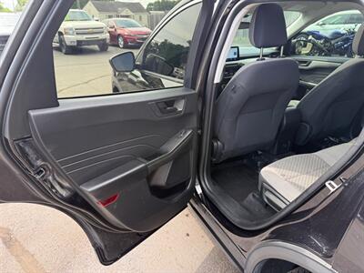 2022 Ford Escape SE   - Photo 8 - Elkhart, IN 46514