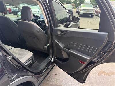 2022 Ford Escape SE   - Photo 11 - Elkhart, IN 46514
