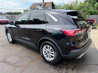 2022 Ford Escape SE   - Photo 2 - Elkhart, IN 46514
