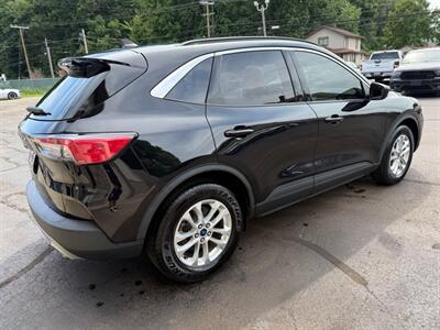 2022 Ford Escape SE   - Photo 4 - Elkhart, IN 46514