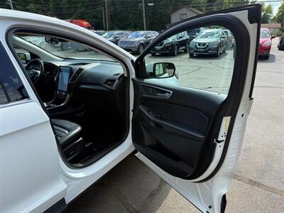 2023 Ford Edge SEL - Photo 15 - Elkhart, IN 46514