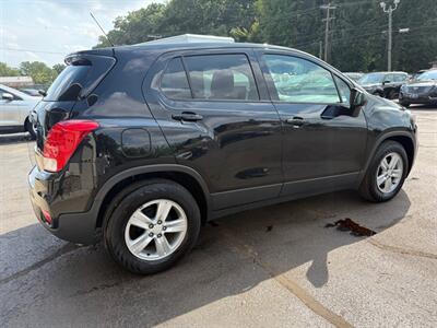 2020 Chevrolet Trax LS   - Photo 3 - Elkhart, IN 46514
