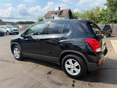 2020 Chevrolet Trax LS   - Photo 4 - Elkhart, IN 46514