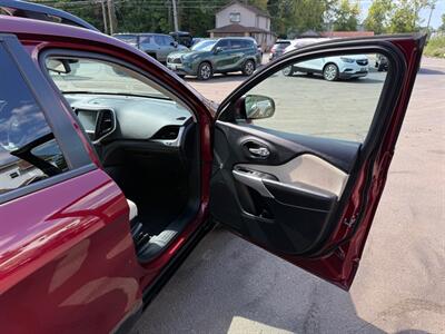 2018 Jeep Cherokee LATITUDE   - Photo 18 - Elkhart, IN 46514