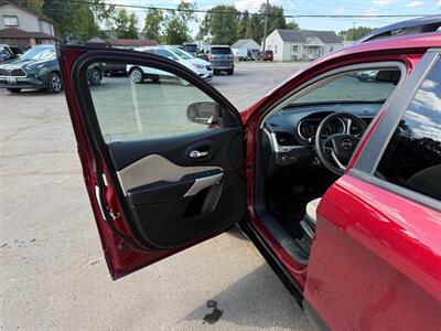 2018 Jeep Cherokee LATITUDE   - Photo 9 - Elkhart, IN 46514