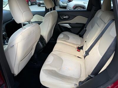 2018 Jeep Cherokee LATITUDE   - Photo 12 - Elkhart, IN 46514