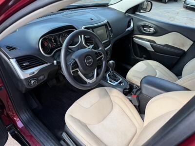 2018 Jeep Cherokee LATITUDE   - Photo 10 - Elkhart, IN 46514