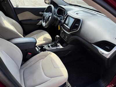 2018 Jeep Cherokee LATITUDE   - Photo 19 - Elkhart, IN 46514