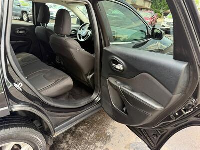 2016 Jeep Cherokee LATITUDE   - Photo 14 - Elkhart, IN 46514