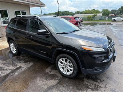 2016 Jeep Cherokee LATITUDE   - Photo 8 - Elkhart, IN 46514