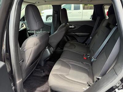 2016 Jeep Cherokee LATITUDE   - Photo 12 - Elkhart, IN 46514