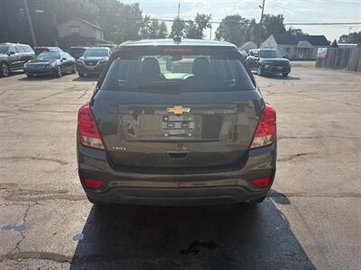 2019 Chevrolet Trax LS   - Photo 2 - Elkhart, IN 46514