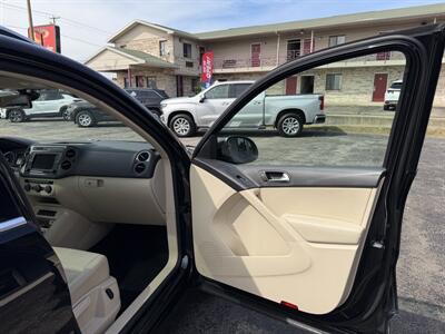 2017 Volkswagen Tiguan 2.0T Wolfsburg Edition 4M - Photo 17 - Elkhart, IN 46514