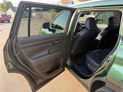 2023 Toyota Highlander L   - Photo 10 - Elkhart, IN 46514