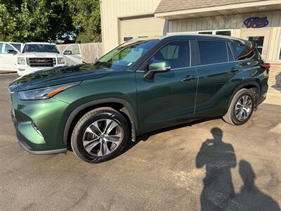 2023 Toyota Highlander L   - Photo 2 - Elkhart, IN 46514