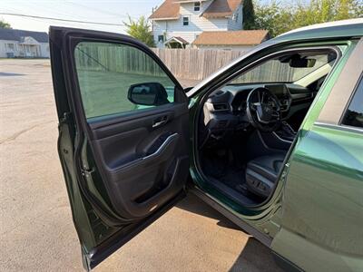 2023 Toyota Highlander L   - Photo 8 - Elkhart, IN 46514