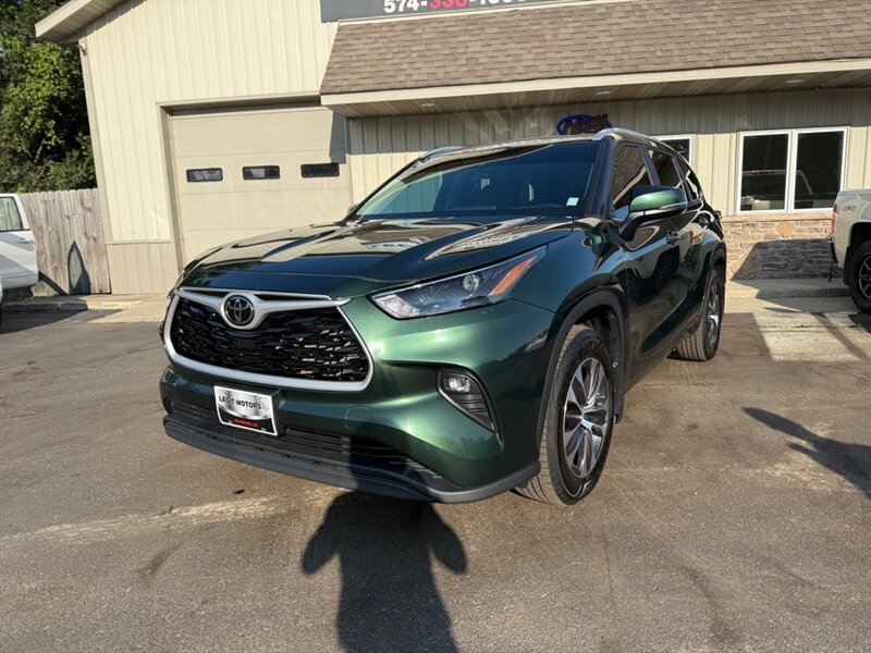 2023 Toyota Highlander L - Photo 1 - Elkhart, IN 46514