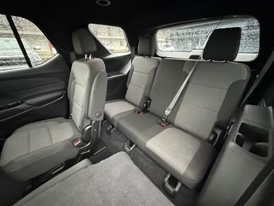 2022 Chevrolet Traverse LT Cloth   - Photo 13 - Elkhart, IN 46514