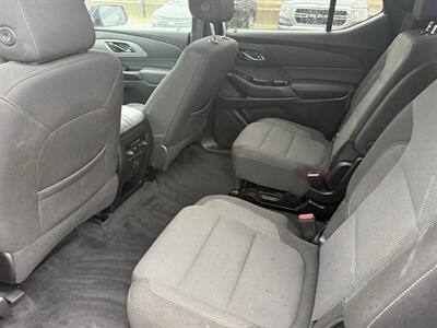 2022 Chevrolet Traverse LT Cloth   - Photo 12 - Elkhart, IN 46514