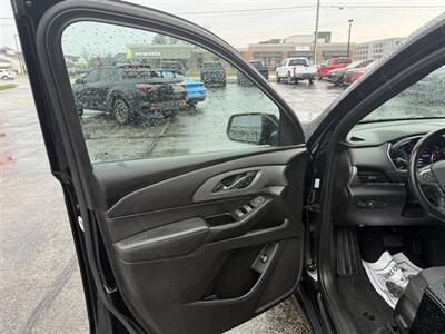 2022 Chevrolet Traverse LT Cloth   - Photo 10 - Elkhart, IN 46514