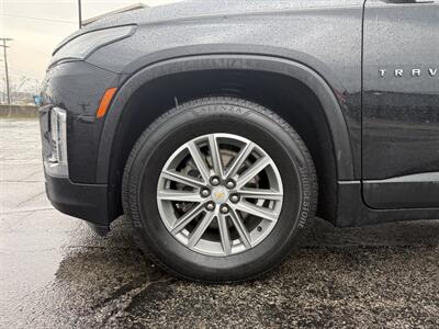 2022 Chevrolet Traverse LT Cloth   - Photo 3 - Elkhart, IN 46514