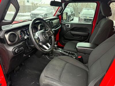 2020 Jeep Gladiator SPORT   - Photo 11 - Elkhart, IN 46514