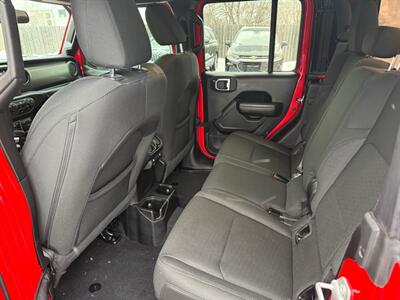 2020 Jeep Gladiator SPORT   - Photo 13 - Elkhart, IN 46514