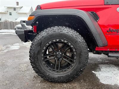 2020 Jeep Gladiator SPORT   - Photo 9 - Elkhart, IN 46514