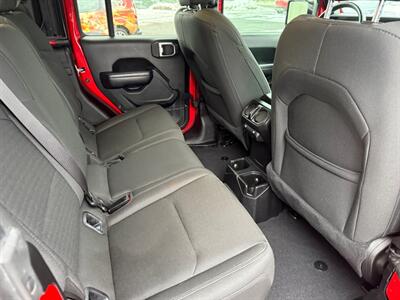 2020 Jeep Gladiator SPORT   - Photo 16 - Elkhart, IN 46514