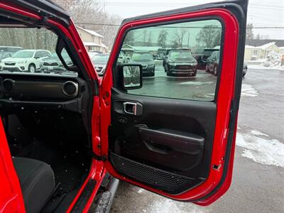 2020 Jeep Gladiator SPORT   - Photo 19 - Elkhart, IN 46514