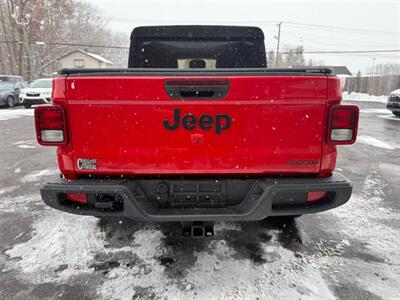 2020 Jeep Gladiator SPORT   - Photo 5 - Elkhart, IN 46514