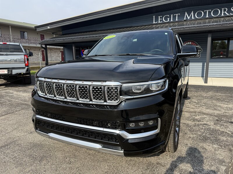 2023 Jeep Grand Wagoneer Series III Obsidian   - Photo 1 - Elkhart, IN 46514