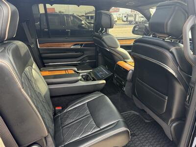 2023 Jeep Grand Wagoneer Series III Obsidian   - Photo 16 - Elkhart, IN 46514