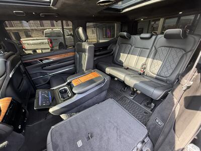 2023 Jeep Grand Wagoneer Series III Obsidian   - Photo 15 - Elkhart, IN 46514