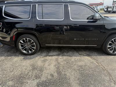 2023 Jeep Grand Wagoneer Series III Obsidian   - Photo 8 - Elkhart, IN 46514