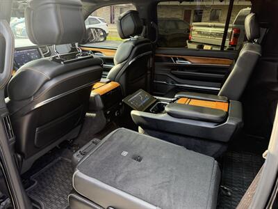 2023 Jeep Grand Wagoneer Series III Obsidian   - Photo 14 - Elkhart, IN 46514