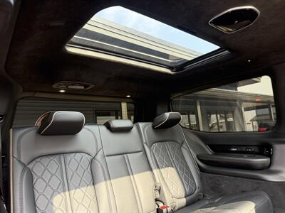 2023 Jeep Grand Wagoneer Series III Obsidian   - Photo 19 - Elkhart, IN 46514