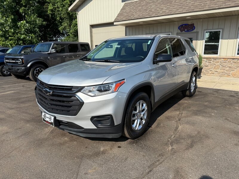 2020 Chevrolet Traverse LS - Photo 1 - Elkhart, IN 46514