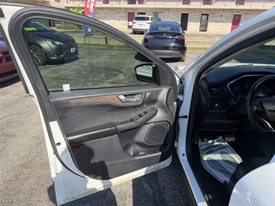 2020 Ford Escape Titanium   - Photo 11 - Elkhart, IN 46514
