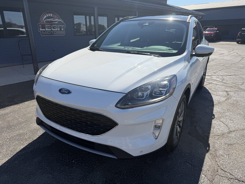 2020 Ford Escape Titanium   - Photo 1 - Elkhart, IN 46514