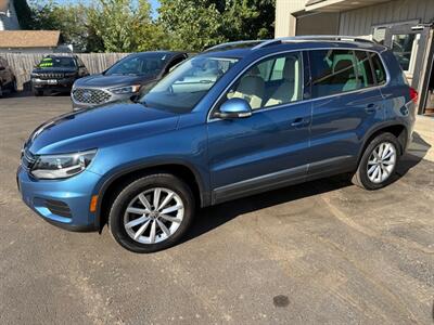 2017 Volkswagen Tiguan WOLFSBURG   - Photo 2 - Elkhart, IN 46514